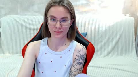 baby_kitte online show from 9, 10, 2025