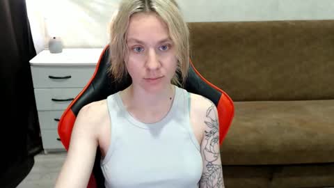 baby_kitte online show from 3, 11, 2025