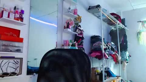 babybombom08 online show from 18, 6, 2026