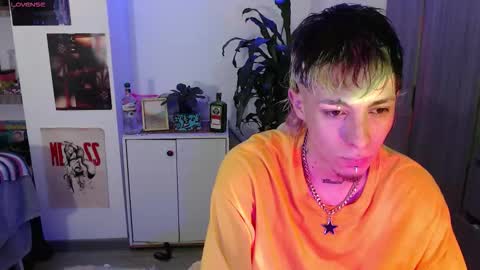 Snapshot of badeyes_crazylilgoat chatting on 29, 9, 2025 Dan  Lila  online show from 29, 9, 2025