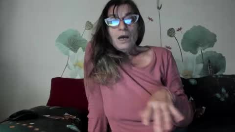 Snapshot of badgg chatting on 25, 11, 2025 Gina online show from 25, 11, 2025