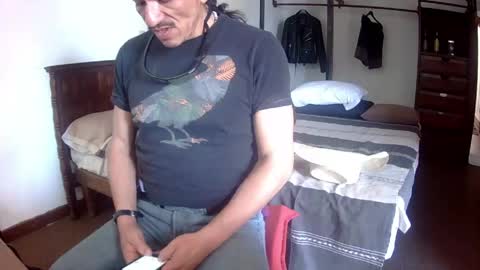 Snapshot of badhombremx chatting on 1, 5, 2026 Mexican livin Off the Wall online show from 1, 5, 2026