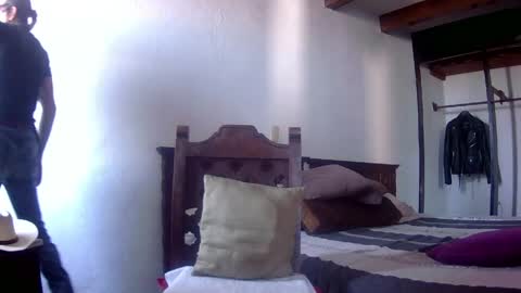 Snapshot of badhombremx chatting on 3, 5, 2026 Mexican livin Off the Wall online show from 3, 5, 2026