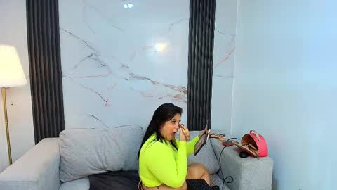 Snapshot of barbaraferrer69 chatting on 17, 12, 2025 BARBARA FERRER online show from 17, 12, 2025