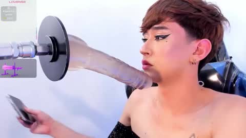 Snapshot of barbie_boy_ chatting on 6, 11, 2025 I work from home this is my room 3 online show from 6, 11, 2025