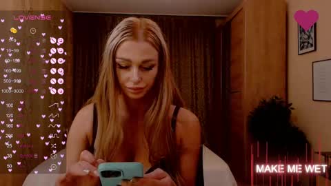 Snapshot of barbie_kiss1 chatting on 10, 12, 2024 barbie online show from 10, 12, 2024