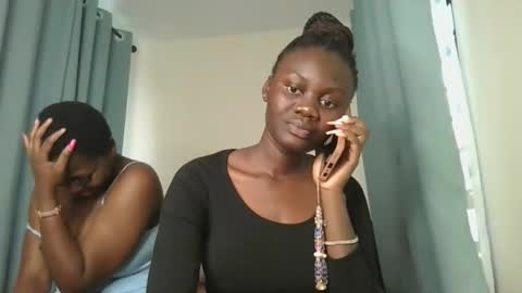 Snapshot of barbie_queen2 chatting on 23, 9, 2025 queen online show from 23, 9, 2025