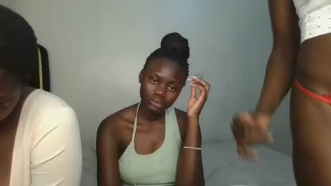 Snapshot of barbie_queen2 chatting on 25, 9, 2025 queen online show from 25, 9, 2025