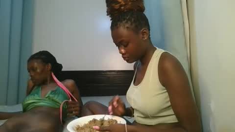 Snapshot of barbie_queen2 chatting on 31, 10, 2025 queen online show from 31, 10, 2025