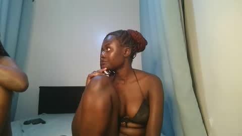 Snapshot of barbie_queen2 chatting on 26, 11, 2025 queen online show from 26, 11, 2025