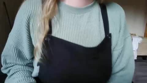 Snapshot of barbiedoll713 chatting on 10, 5, 2026 barbiedoll713 online show from 10, 5, 2026