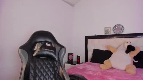 Snapshot of barbieteeen chatting on 23, 11, 2025 Barbie... online show from 23, 11, 2025