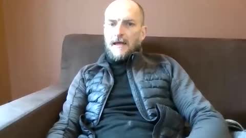 Snapshot of basiccamguy chatting on 15, 12, 2025 basiccamguy online show from 15, 12, 2025