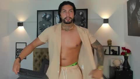 Snapshot of bastian_jones1 chatting on 5, 10, 2025 bastian_jones1 online show from 5, 10, 2025