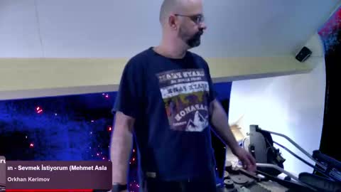 bazzz_8 online show from 5, 3, 2025