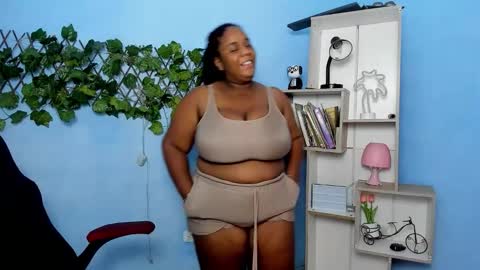 Snapshot of bbw_charlote chatting on 4, 12, 2025 Charlote online show from 4, 12, 2025