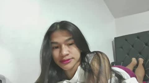 Snapshot of bbygrlamerah chatting on 16, 6, 2026 SEXY TRIO online show from 16, 6, 2026