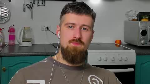 Snapshot of bearded_legend chatting on 5, 11, 2025 Zeus online show from 5, 11, 2025