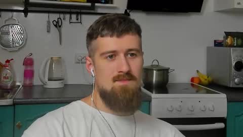 Snapshot of bearded_legend chatting on 7, 11, 2025 Zeus online show from 7, 11, 2025