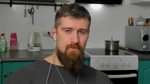 Snapshot of bearded_legend chatting on 17, 12, 2025 Zeus online show from 17, 12, 2025