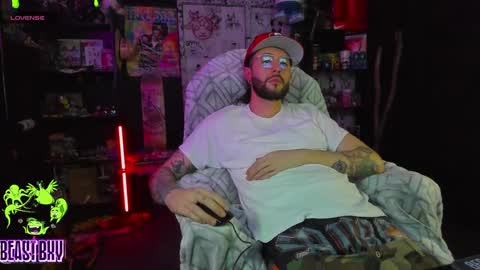 Snapshot of beastbxy chatting on 3, 3, 2025 beast bxy online show from 3, 3, 2025