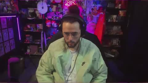 Snapshot of beastbxy chatting on 15, 10, 2025 beast bxy online show from 15, 10, 2025