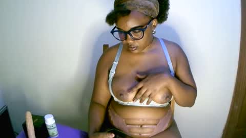 Snapshot of beautifulpeach2 chatting on 1, 2, 2025 beautifulpeach2 online show from 1, 2, 2025