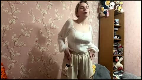 Mia online show from 9, 4, 2026