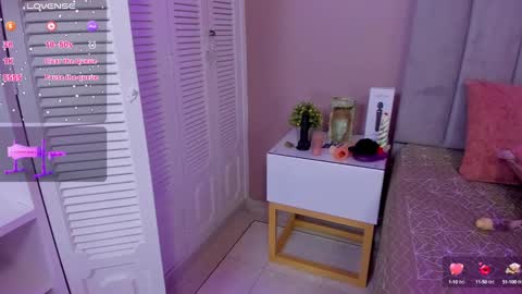 Snapshot of beauty_milf4 chatting on 9, 1, 2025 Chantall online show from 9, 1, 2025