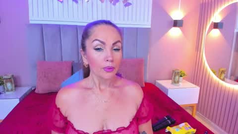 Snapshot of beauty_milf4 chatting on 18, 1, 2025 Chantall online show from 18, 1, 2025