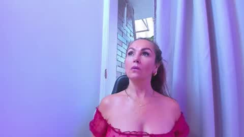 Snapshot of beauty_milf4 chatting on 18, 1, 2025 Chantall online show from 18, 1, 2025