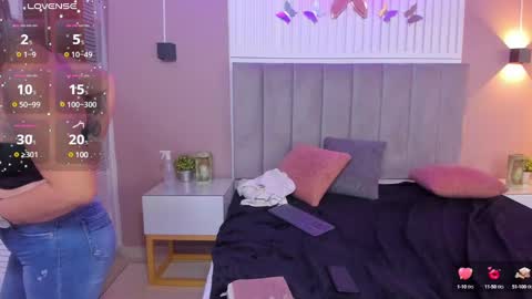 Snapshot of beauty_milf4 chatting on 3, 2, 2025 Chantall online show from 3, 2, 2025