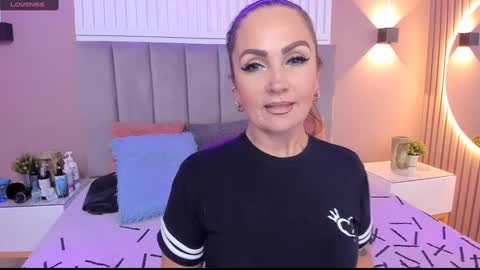 Snapshot of beauty_milf4 chatting on 16, 2, 2025 Chantall online show from 16, 2, 2025
