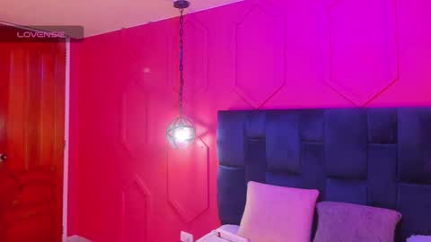 Snapshot of beauty_milf4 chatting on 9, 10, 2025 Chantall online show from 9, 10, 2025