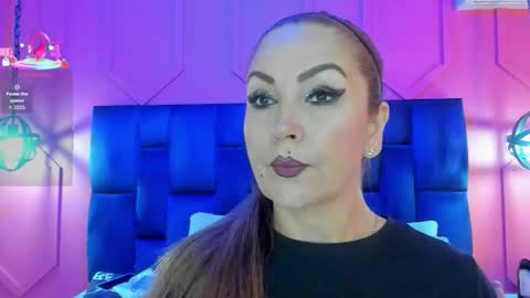 Snapshot of beauty_milf4 chatting on 12, 11, 2025 Chantall online show from 12, 11, 2025
