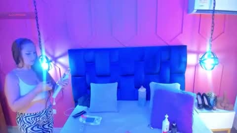 Snapshot of beauty_milf4 chatting on 16, 11, 2025 Chantall online show from 16, 11, 2025