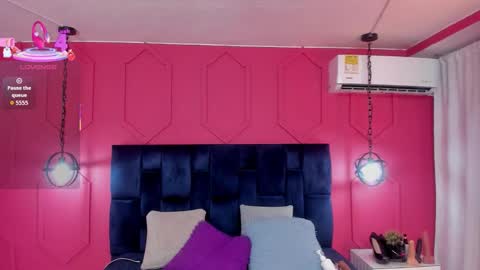 Snapshot of beauty_milf4 chatting on 30, 11, 2025 Chantall online show from 30, 11, 2025