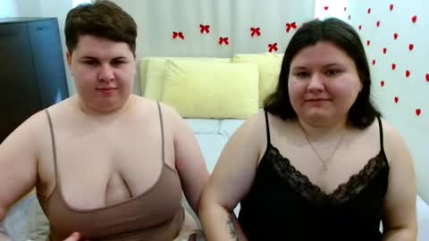 Snapshot of beckyandellen chatting on 27, 10, 2025 BeckyAndEllen online show from 27, 10, 2025