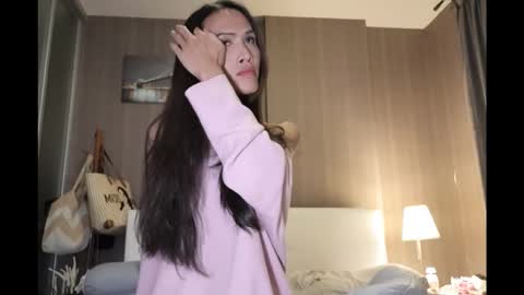 Snapshot of bee_thai chatting on 11, 1, 2026 bee_thai online show from 11, 1, 2026