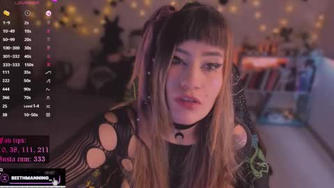 Snapshot of beethmanning_ chatting on 17, 10, 2025 online show from 17, 10, 2025