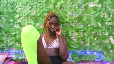 Snapshot of beib_love chatting on 12, 9, 2025 beib_love online show from 12, 9, 2025