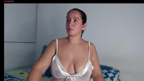 hadid online show from 2, 10, 2025