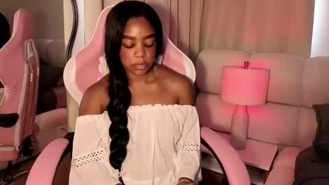 Snapshot of belkis_mills chatting on 18, 11, 2025 Belkis online show from 18, 11, 2025