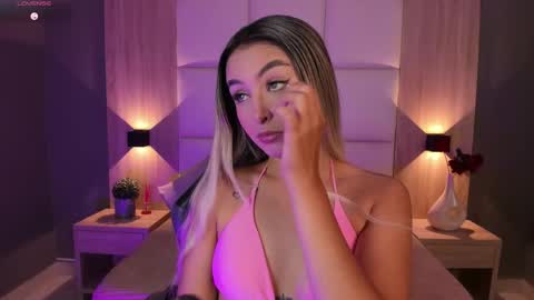 Bella cam online show from 4, 10, 2025