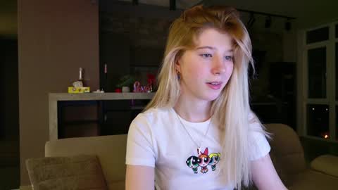 Snapshot of bella_amoury chatting on 7, 3, 2025 Bella online show from 7, 3, 2025