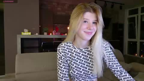 Snapshot of bella_amoury chatting on 10, 3, 2025 Bella online show from 10, 3, 2025