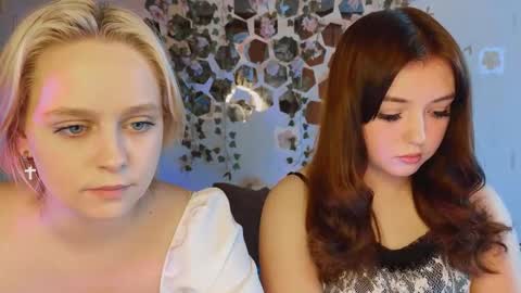 bella_and_alice online show from 17, 9, 2025