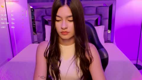 Snapshot of bella_clark2 chatting on 30, 10, 2025 Bella  online show from 30, 10, 2025