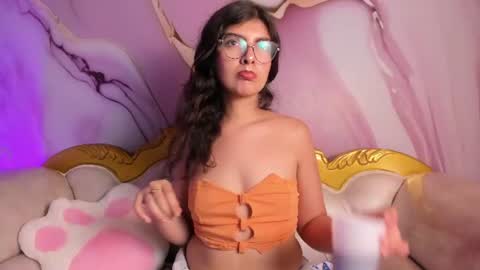 B  E  L  L  A  online show from 31, 7, 2026