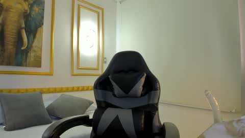 B E L L A online show from 17, 3, 2026